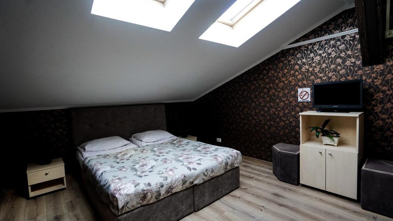 Hotel Plazma Львов Экстерьер фото