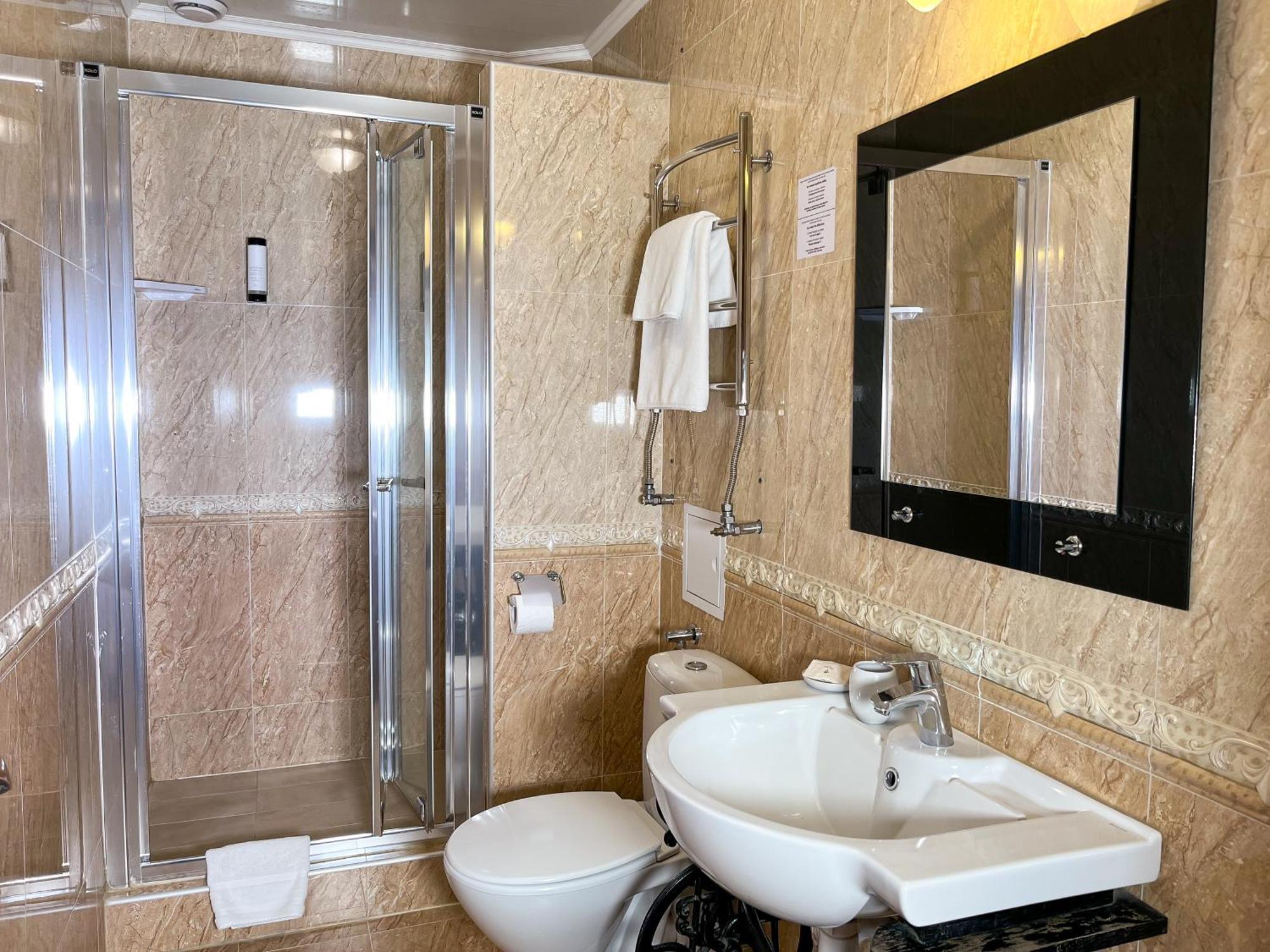 Hotel Plazma Львов Экстерьер фото