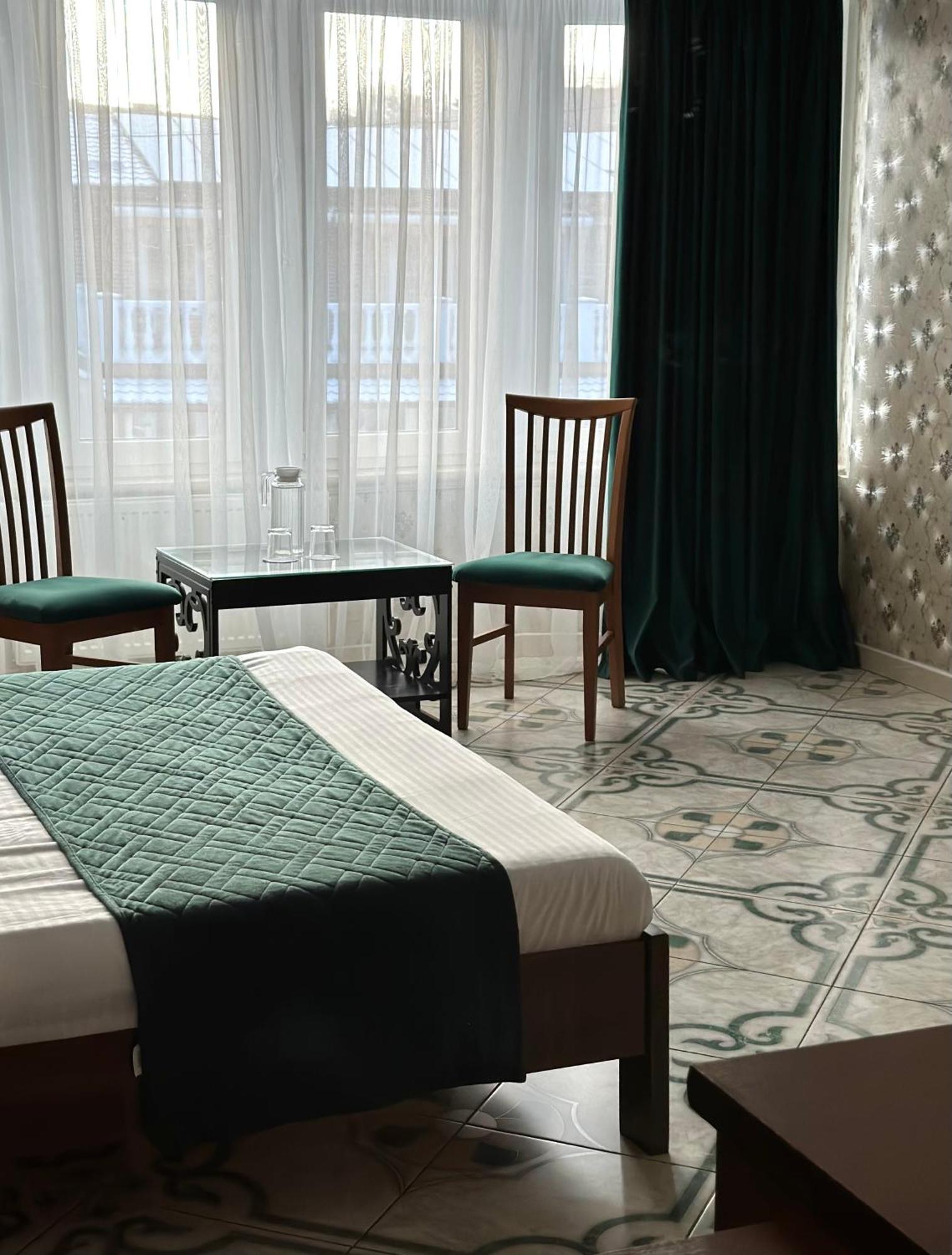 Hotel Plazma Львов Экстерьер фото