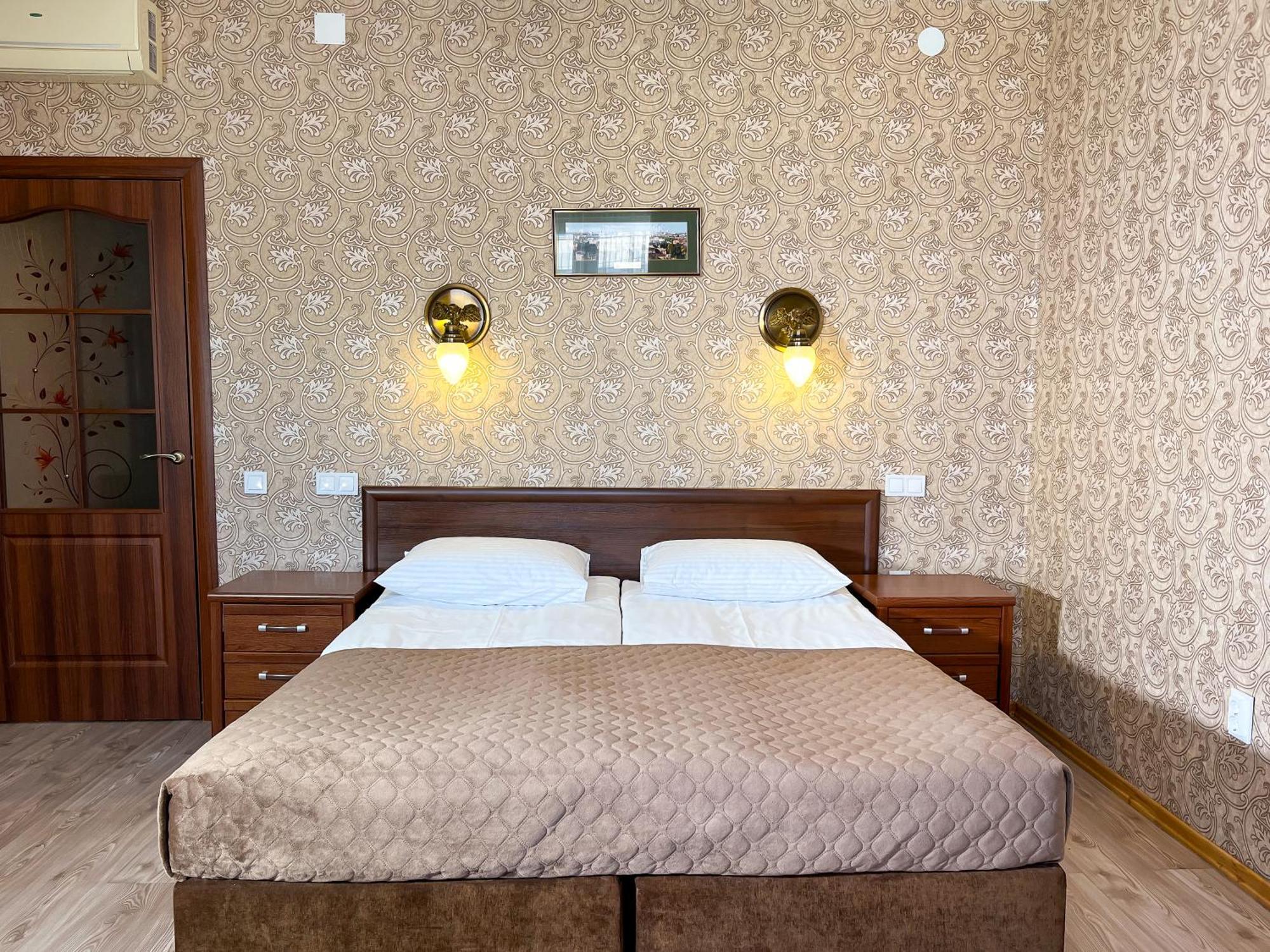 Hotel Plazma Львов Экстерьер фото