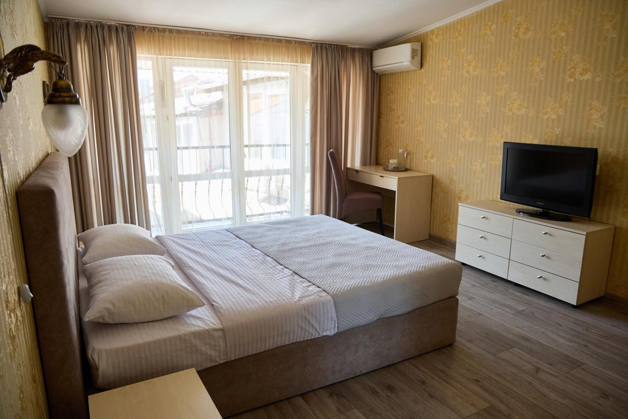 Hotel Plazma Львов Экстерьер фото