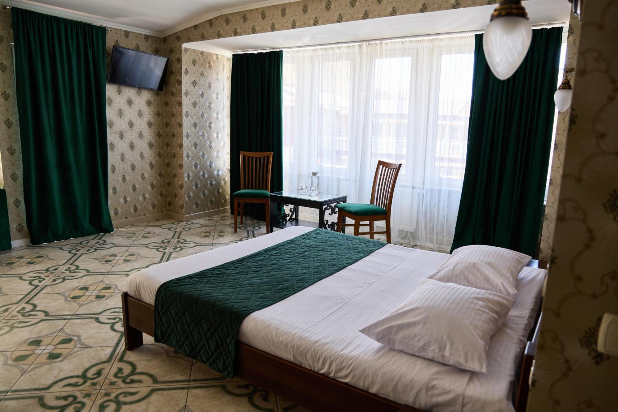 Hotel Plazma Львов Экстерьер фото