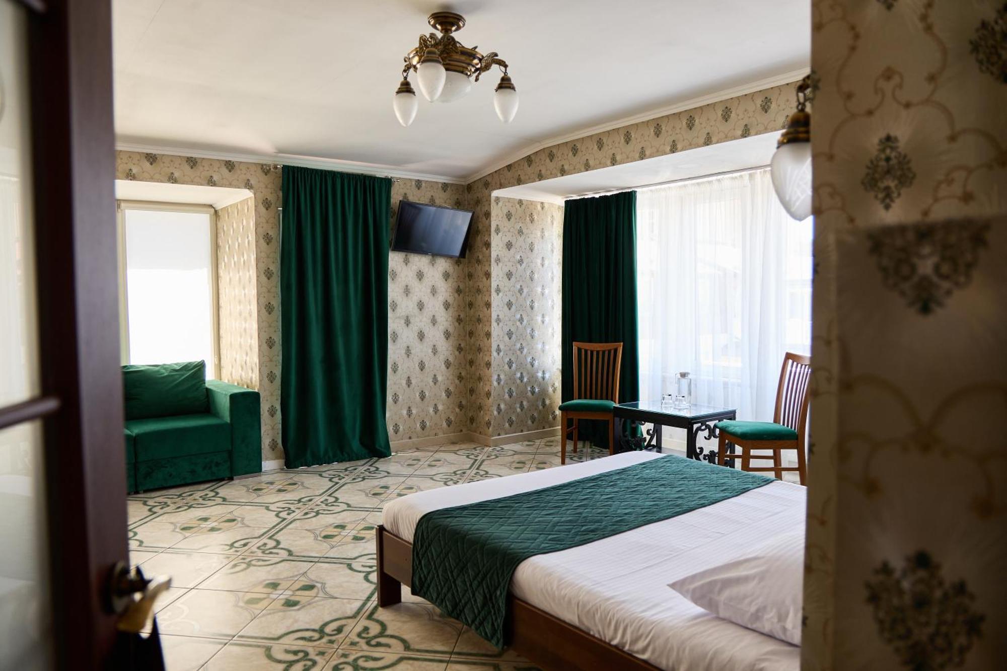 Hotel Plazma Львов Экстерьер фото