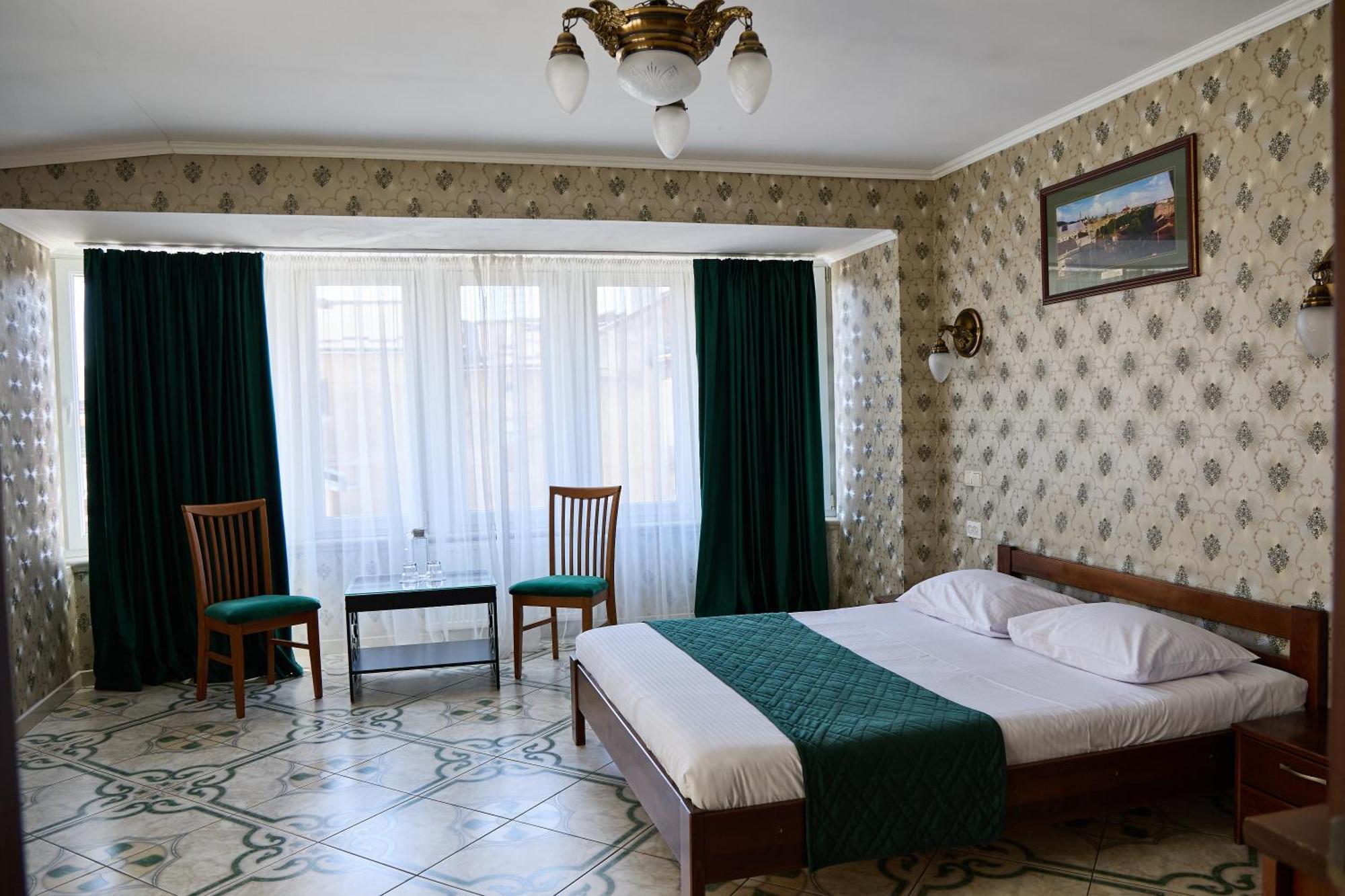 Hotel Plazma Львов Экстерьер фото