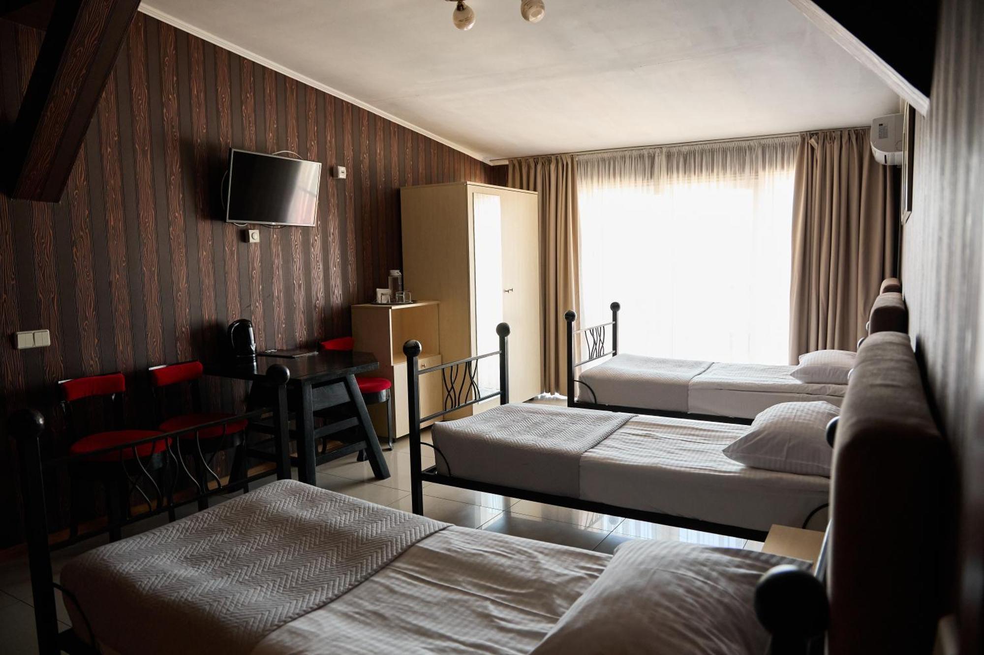 Hotel Plazma Львов Экстерьер фото